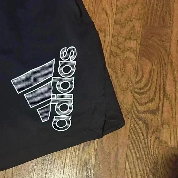 Menโs Adidas Black Sweatโ Workout Shorts, Size L - Picture 2 of 8